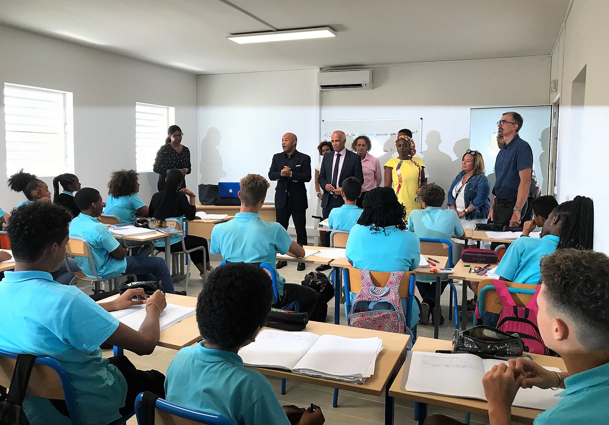 Les classes modulaires de la Cit scolaire ouvertes aux collgiens de Soualiga
